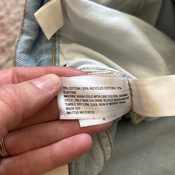 Universal Thread High Rise Flare Leg Jeans Light Wash Denim Blue Women's Size 17 - Picture 4 of 8